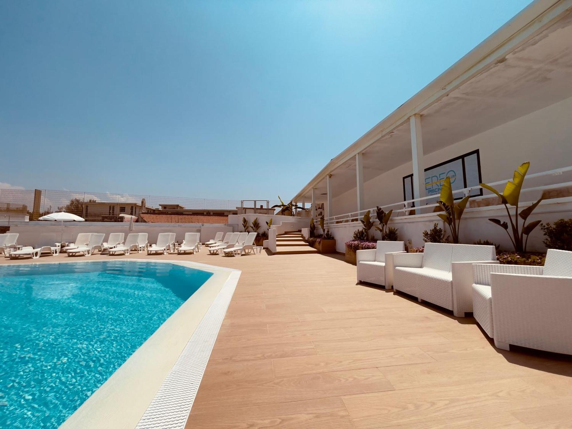 Athena Sea Front Apartment, Parking & Pool Lago Patria Dış mekan fotoğraf